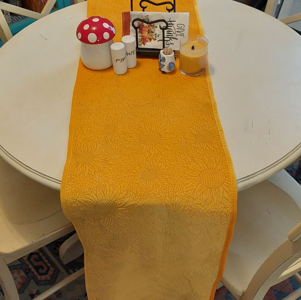 Tommy Bahama Quilted Sunflower Table Runner
